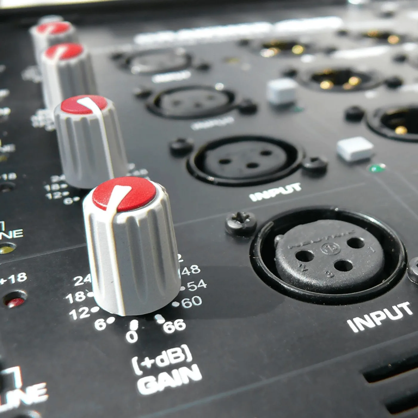 MC7.1 Surround Monitor Control p01